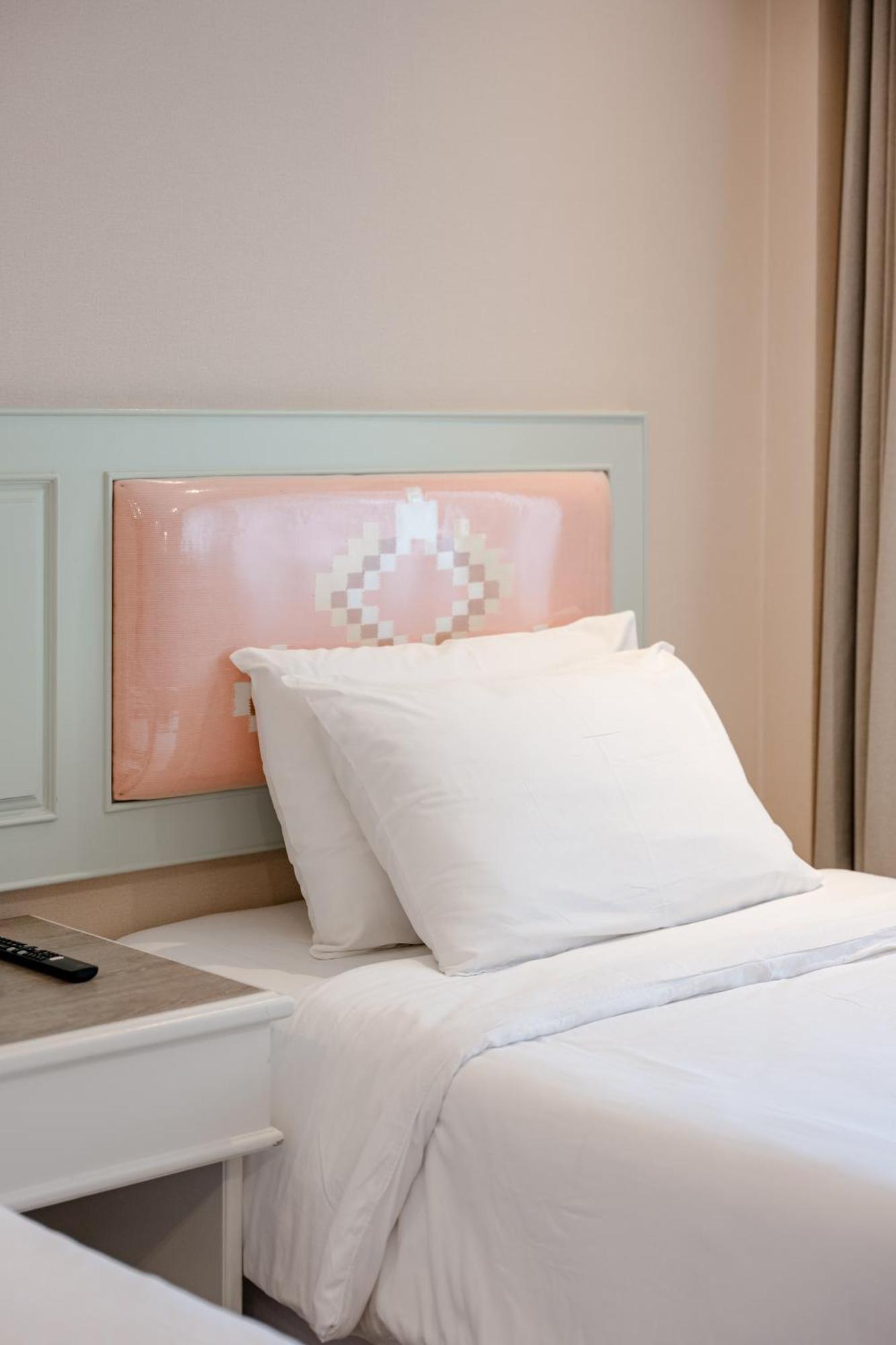 Dhevaraj Hotel Nan Zewnętrze zdjęcie