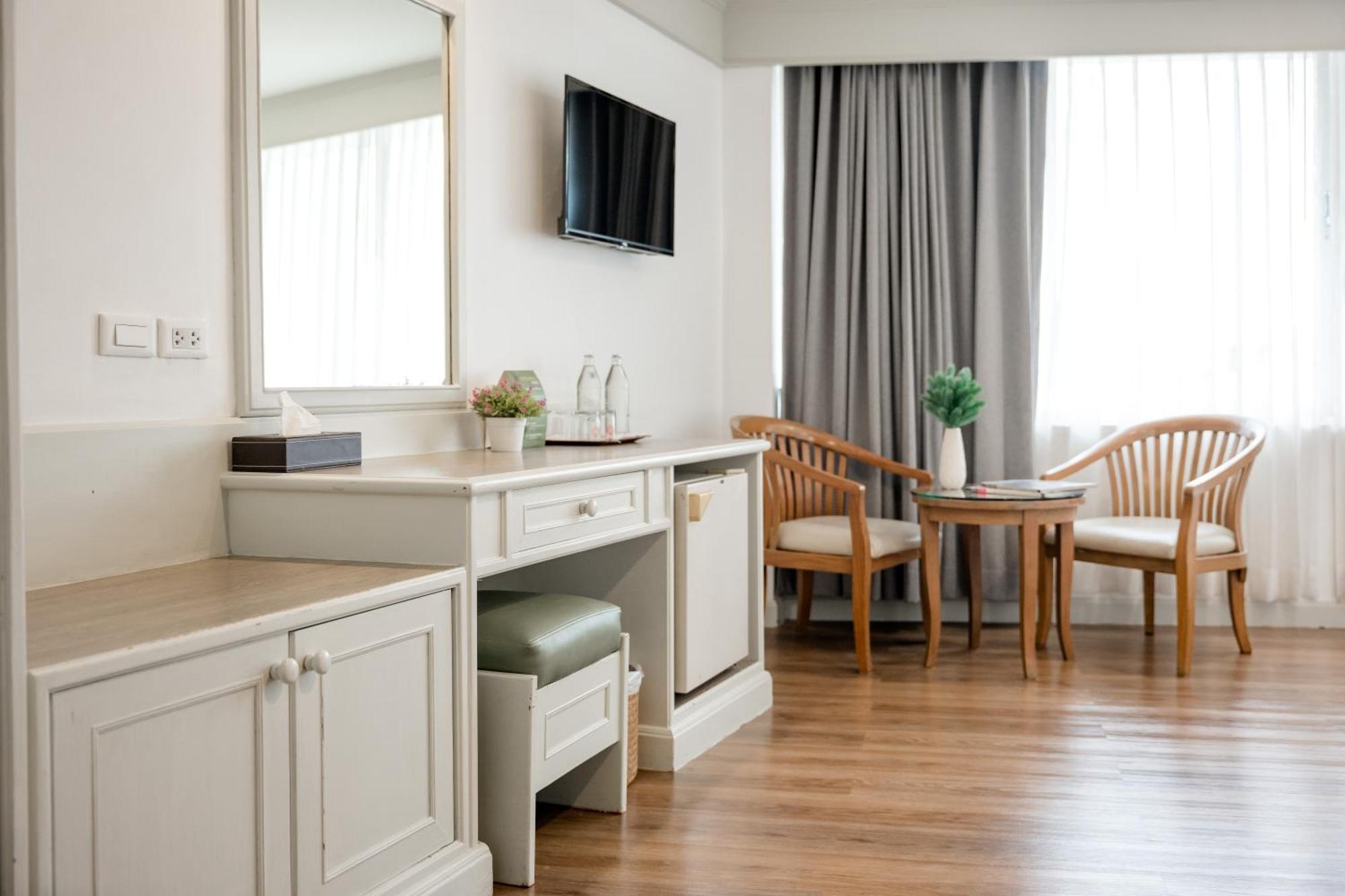 Dhevaraj Hotel Nan Zewnętrze zdjęcie